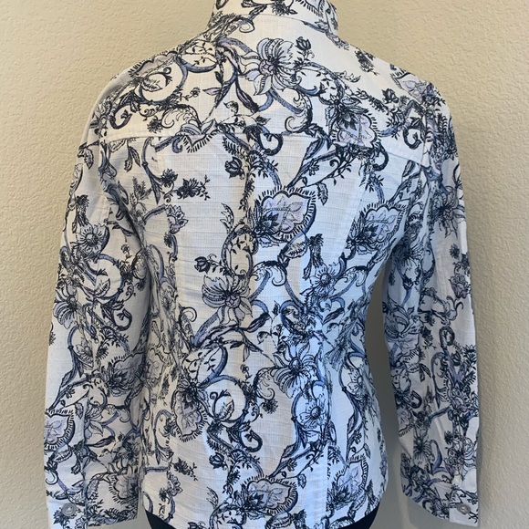 Women’s brand new Chico’s blue and white jacket size S - Picture 2 of 9